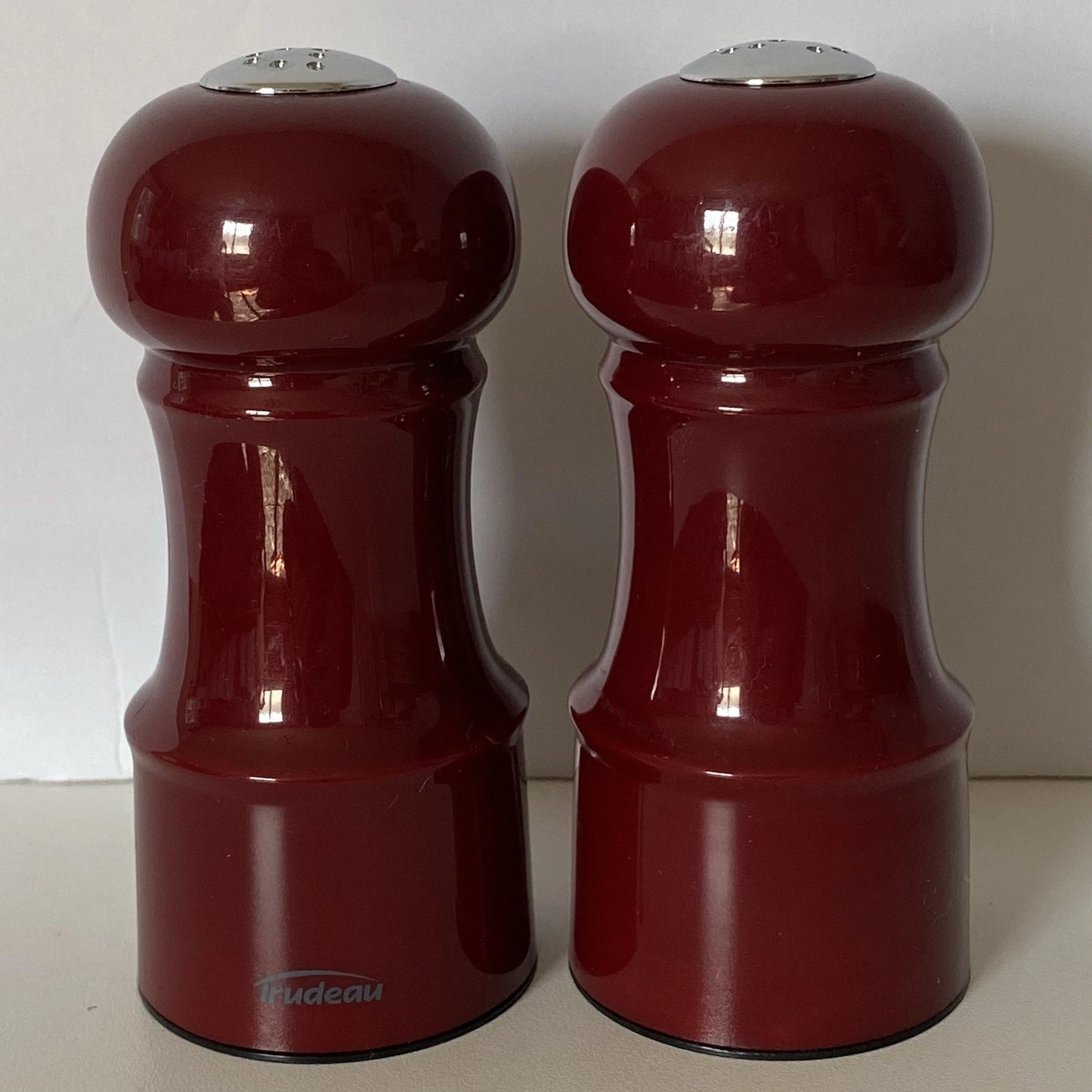 4.5" Salt & Pepper Shakers Burgundy